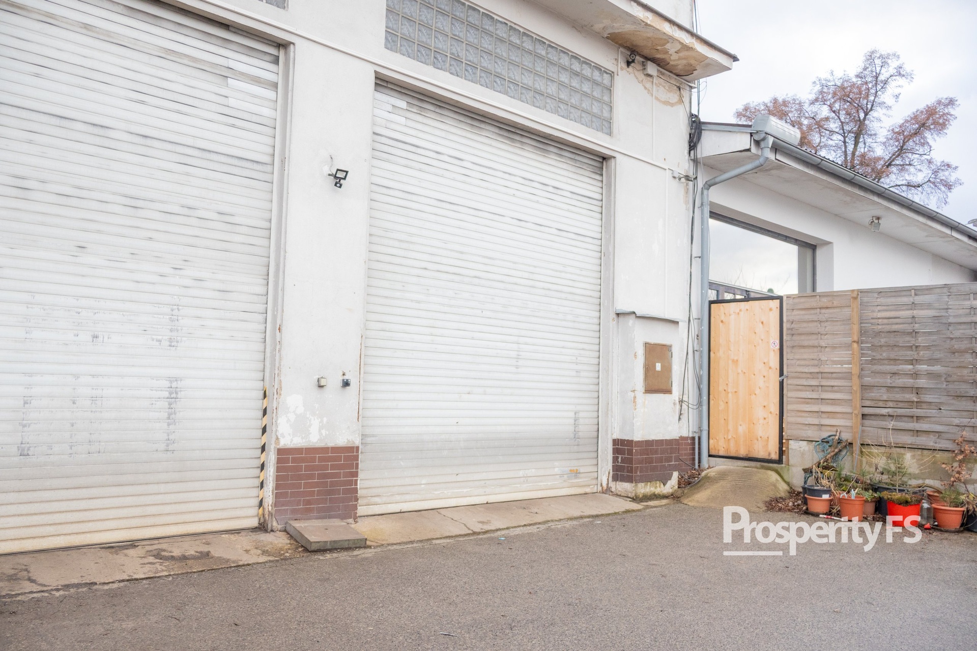 Pronájem skladu / plně vybavené dílny 50 m² s 400V elektřinou – Kladno, Rozdělov