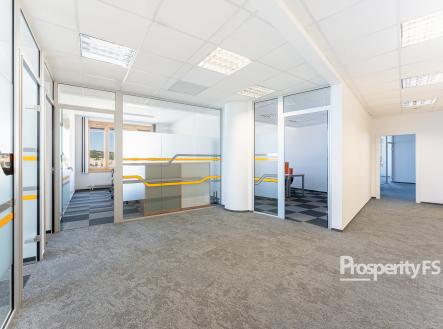 Pronájem kanceláře, 142 m²