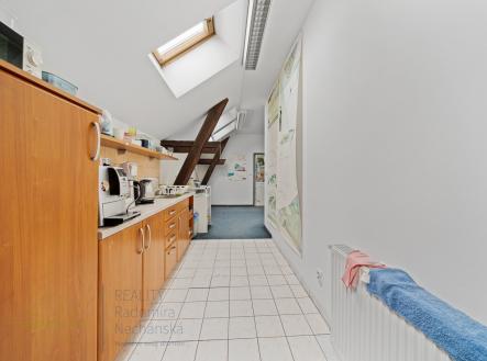 Pronájem - kanceláře, 83 m²