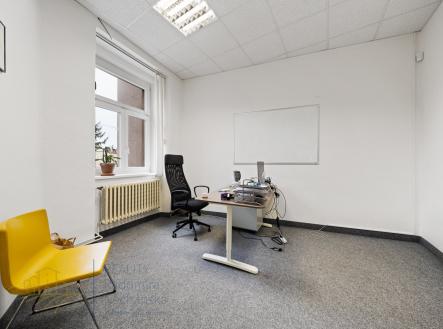Pronájem - kanceláře, 109 m²