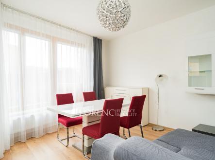 Pronájem bytu, 2+kk, 77 m²
