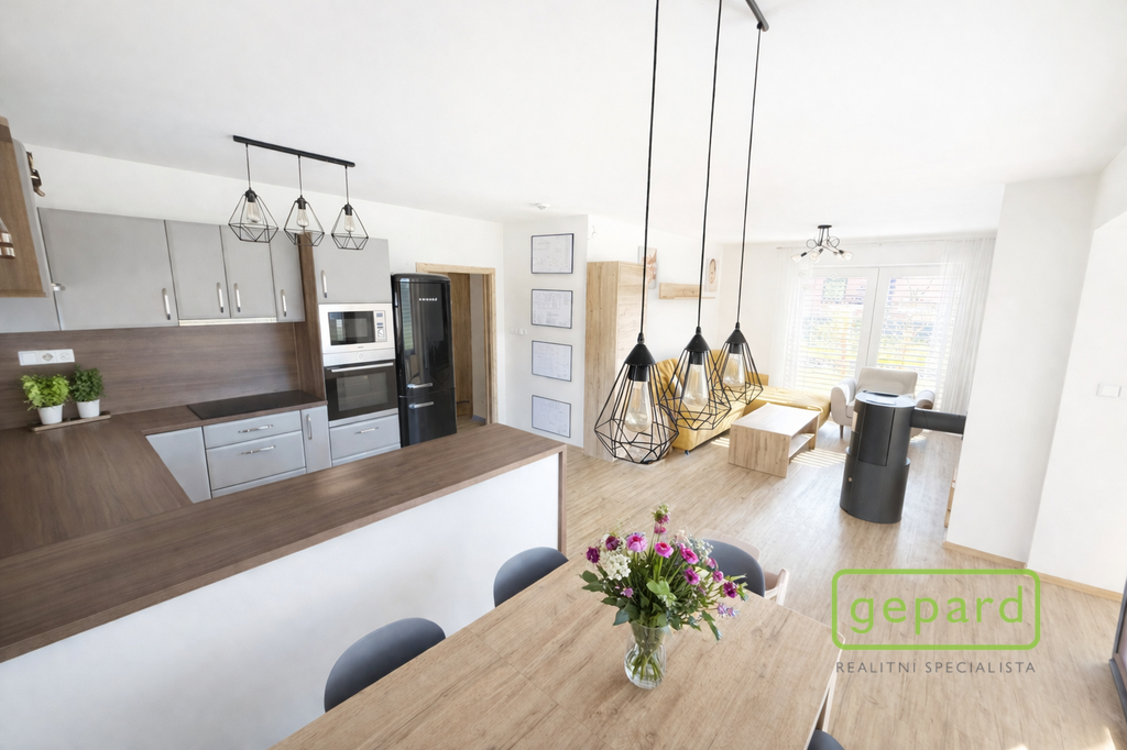 rd-bystrice-kuchyn-s-obyvakem.png