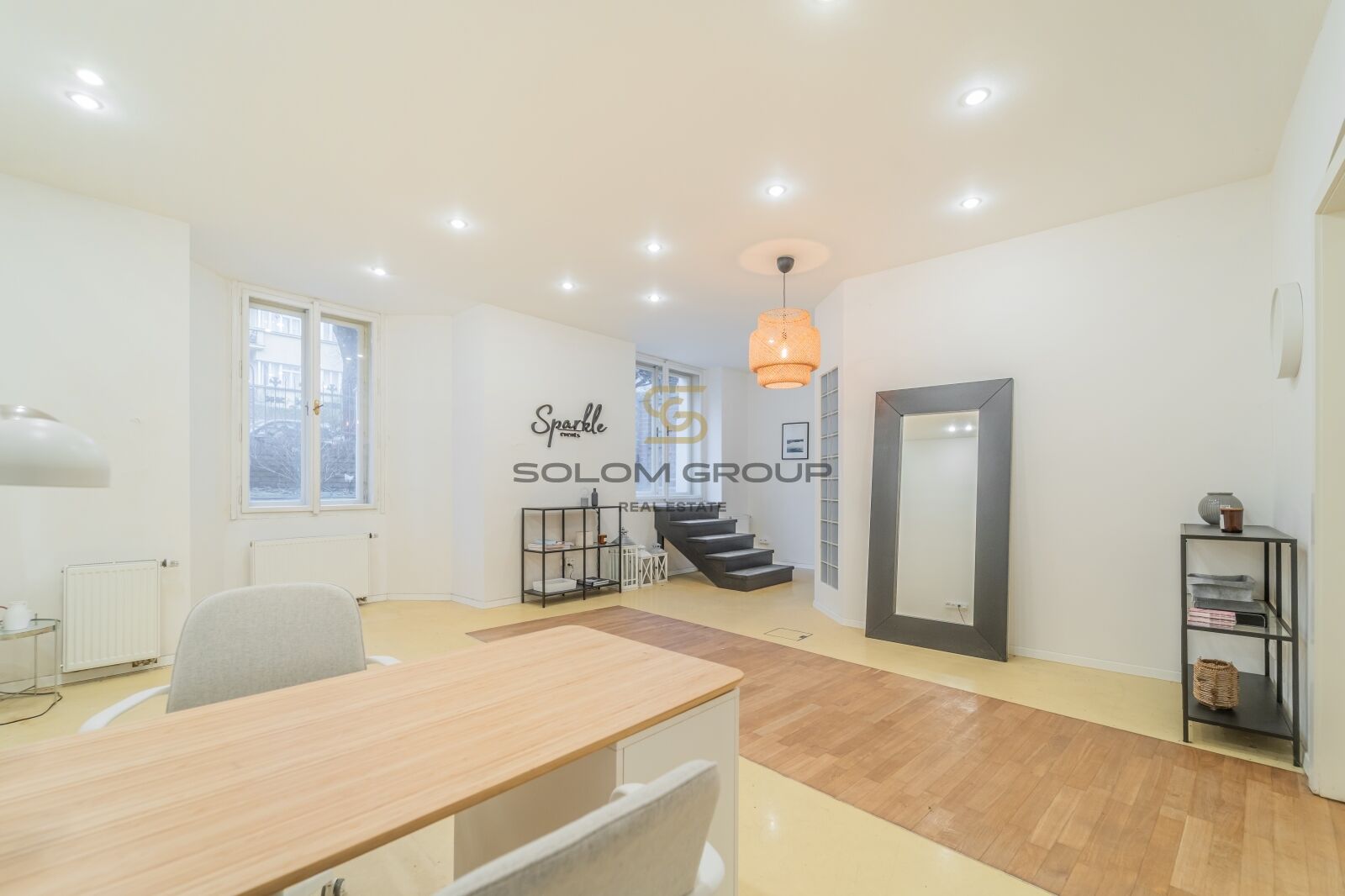 Prodej nebytového prostoru + předzahrádka, 125 m², Po úpravách, Bubeneč