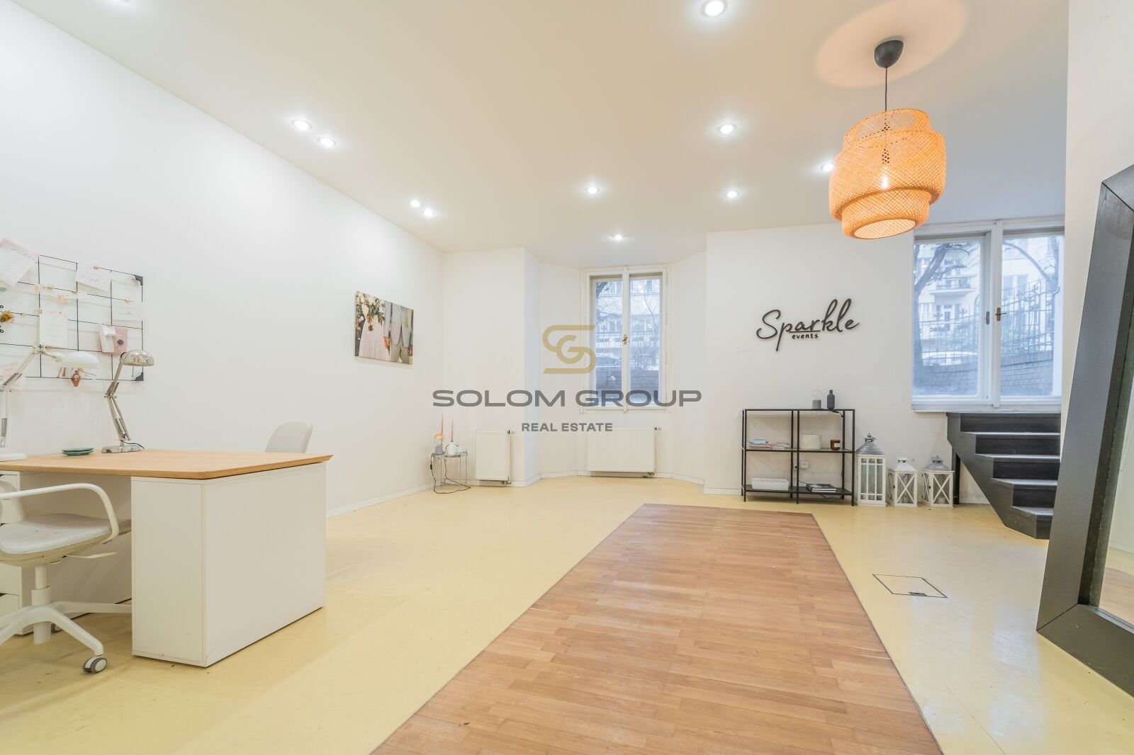 Prodej nebytového prostoru + předzahrádka, 125 m², Po úpravách, Bubeneč