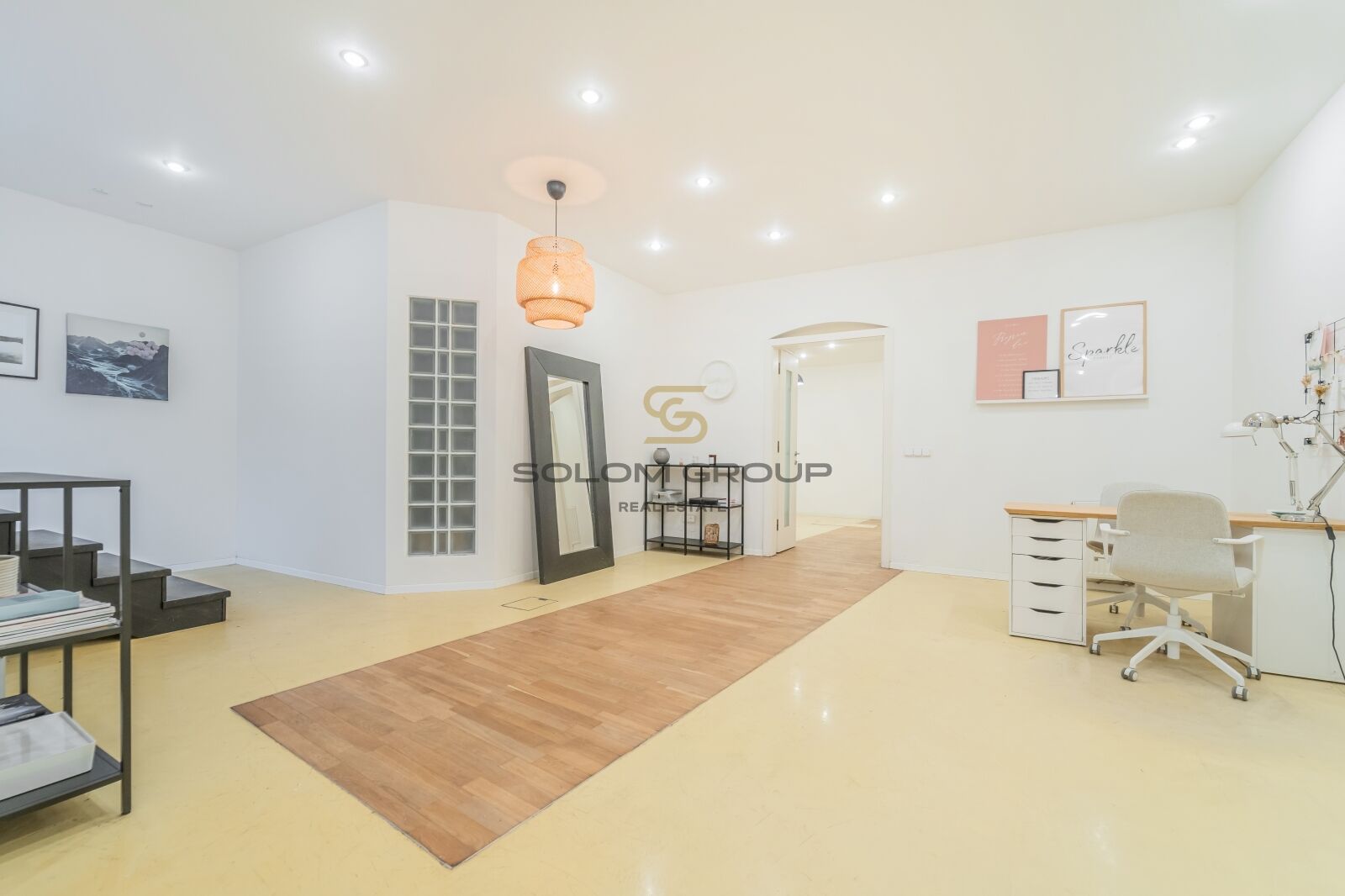 Prodej nebytového prostoru + předzahrádka, 125 m², Po úpravách, Bubeneč