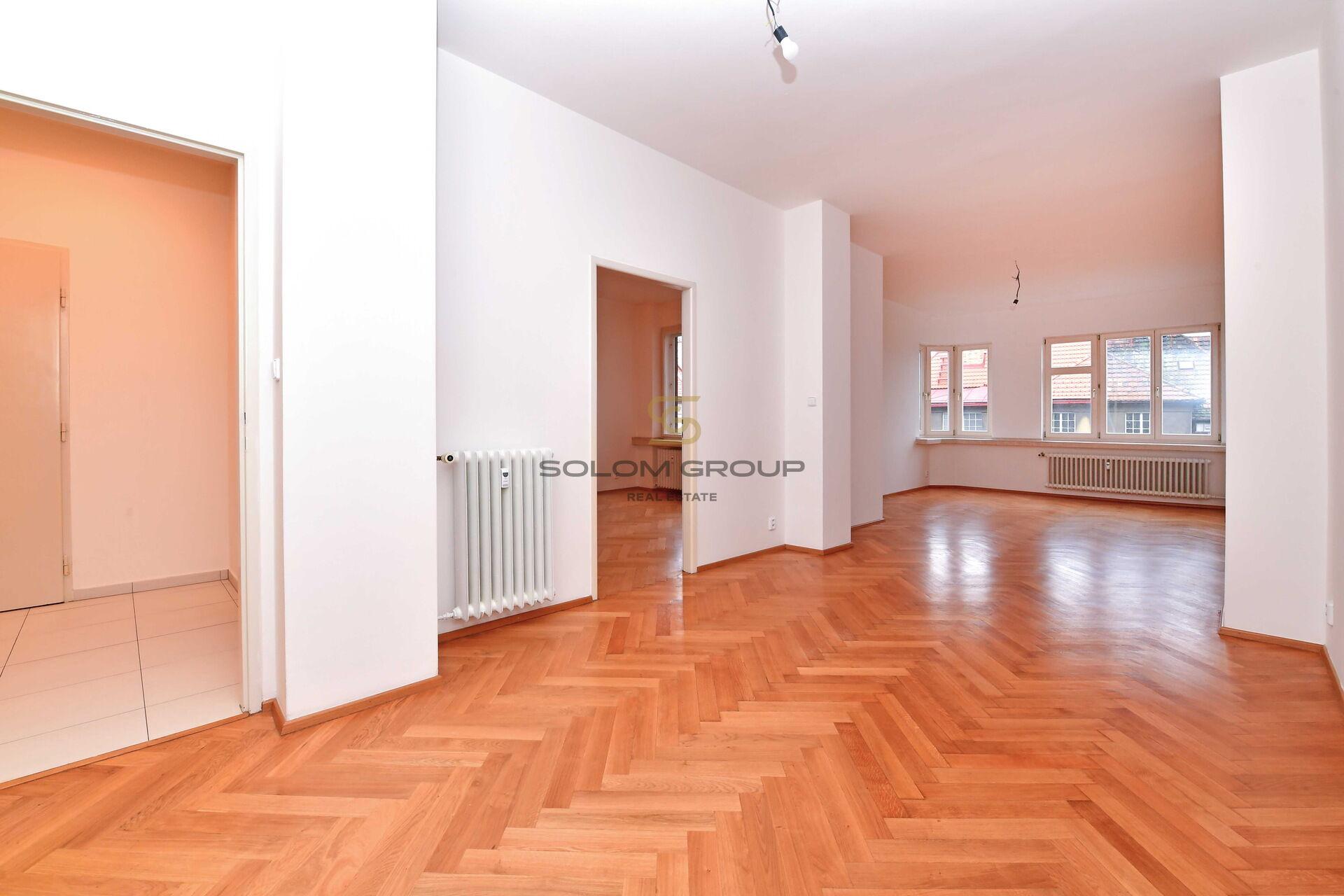 Pronájem bytu 2+1/možno jako 3+kk, 2x balkon, 2x komora v bytě, 92 m², po rekonstrukci. Vinohrady