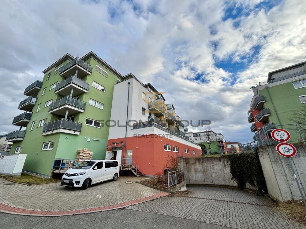 Prodej garážového stání 12,6 m², 1.podlaží, osobní vlastnictví, Praha Kbely