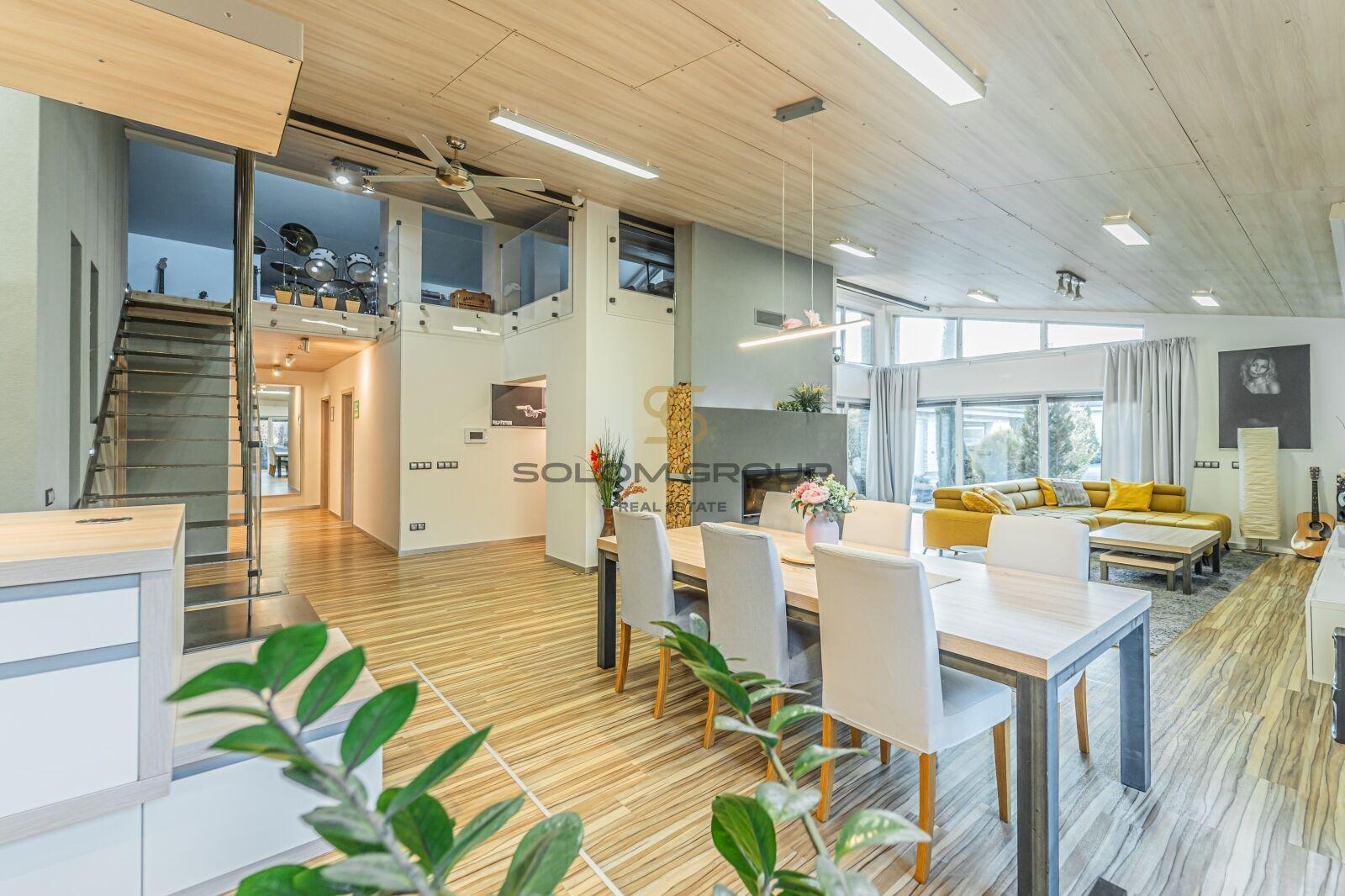 Prodej komplexu dvou rodinných domů, pozemek 1.021 m², garáž, Rudná u Prahy