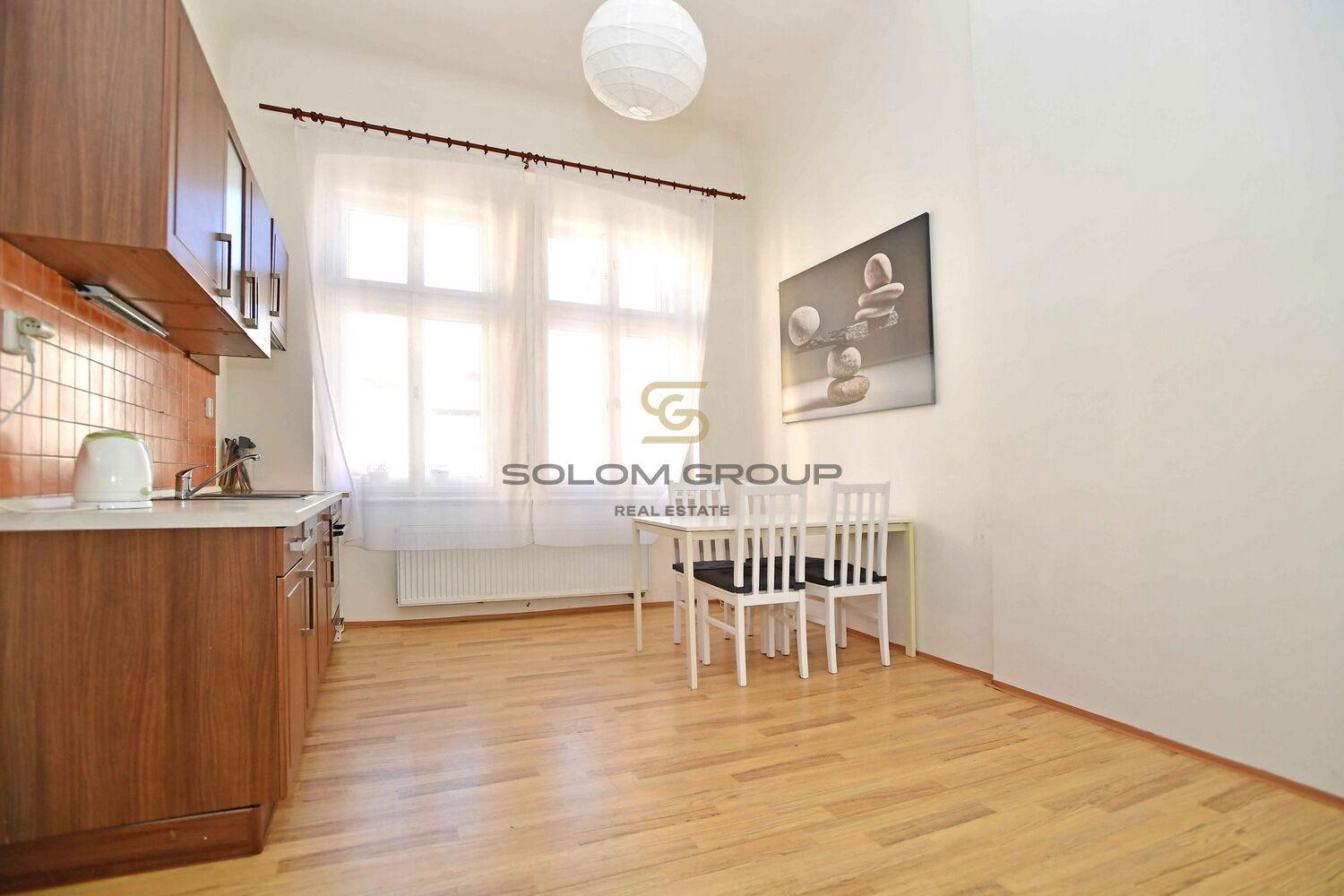 Pronájem bytu 2+kk, 60 m2, po úpravách, Smíchov, cihlový dům