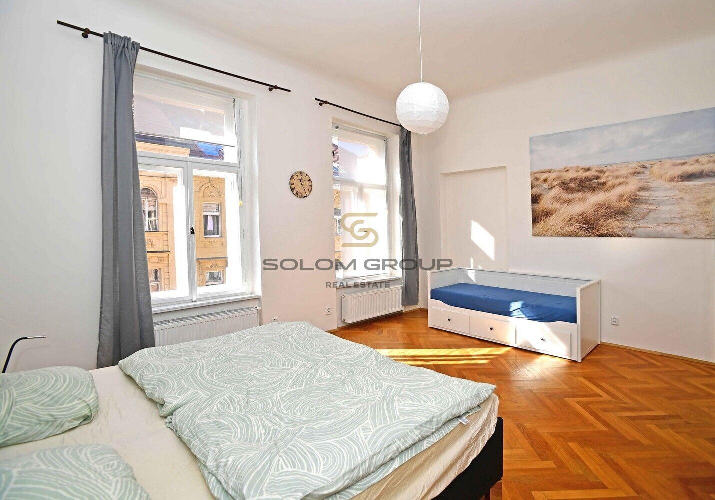 Pronájem bytu 2+kk, 60 m2, po úpravách, Smíchov, cihlový dům