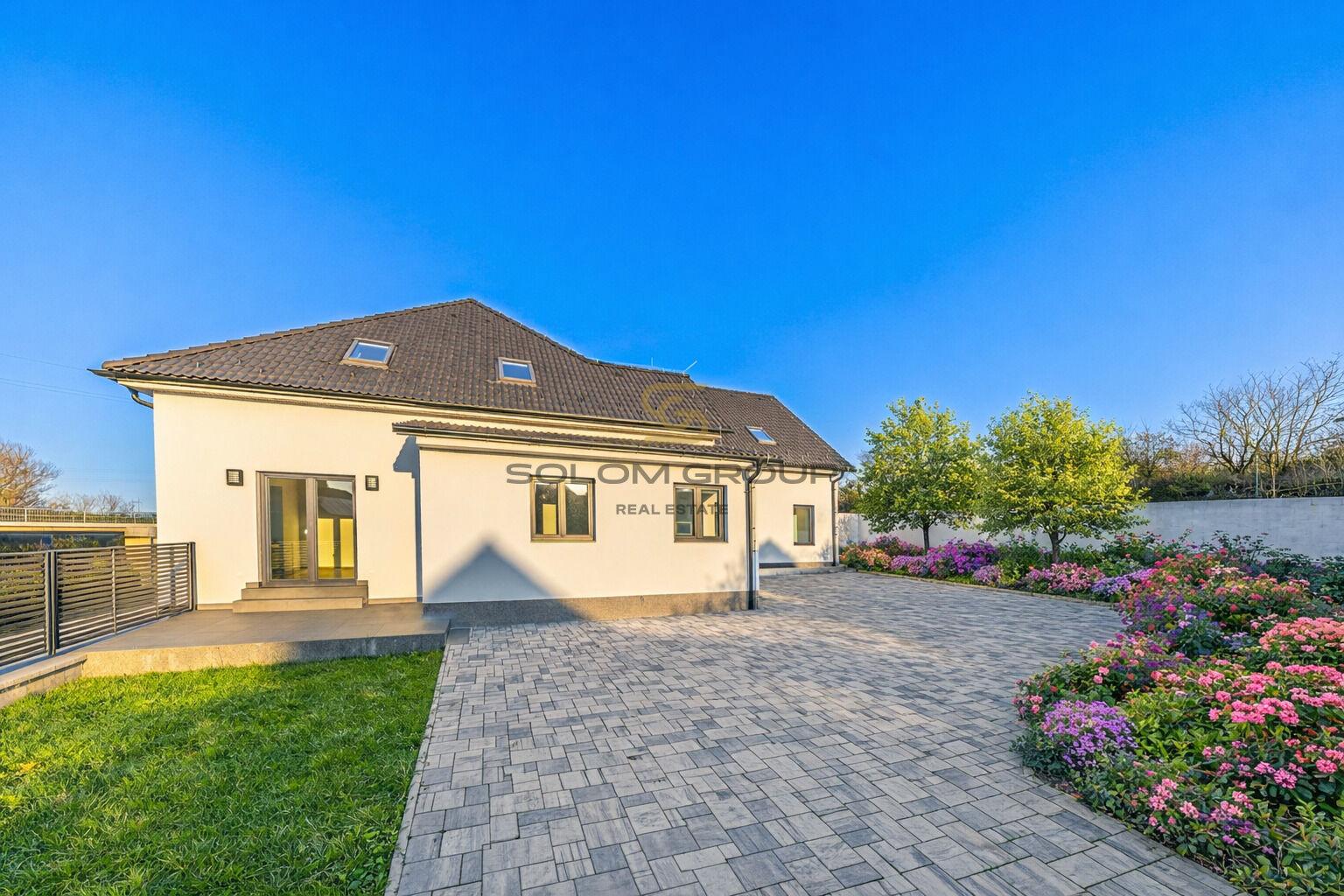 Prodej vícegeneračního rodinného domu 6+1 a 4+kk, 371 m², pozemek 807 m², Chýňava, okr. Beroun