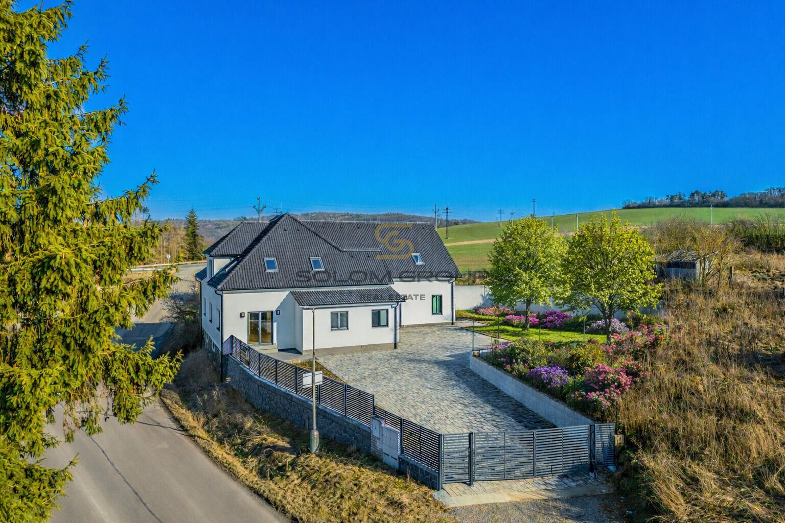 Prodej vícegeneračního rodinného domu 6+1 a 4+kk, 371 m², pozemek 807 m², Chýňava, okr. Beroun