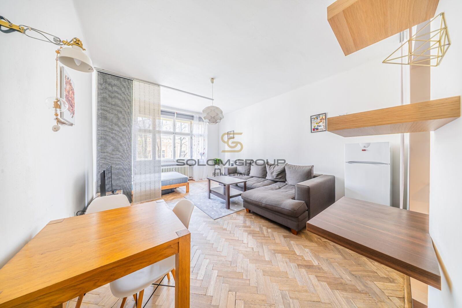 Prodej bytu 1+kk + sklep, 45 m², Smíchov, OV