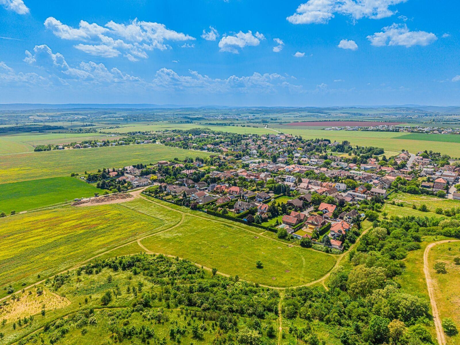 Prodej pozemku, 11.204 m², Ořech u Prahy, Praha - západ