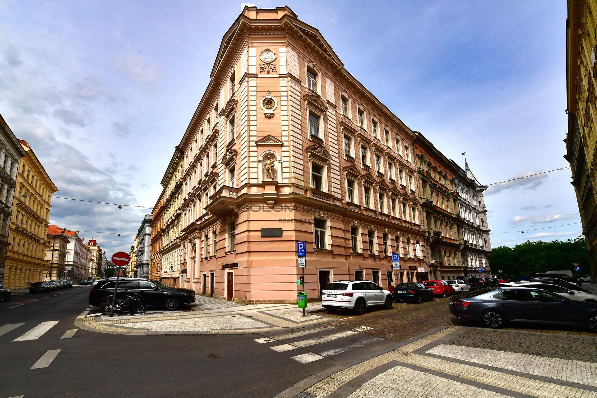 Pronájem bytu 2+1, 55 m², 1. patro, cihlový dům, Smíchov