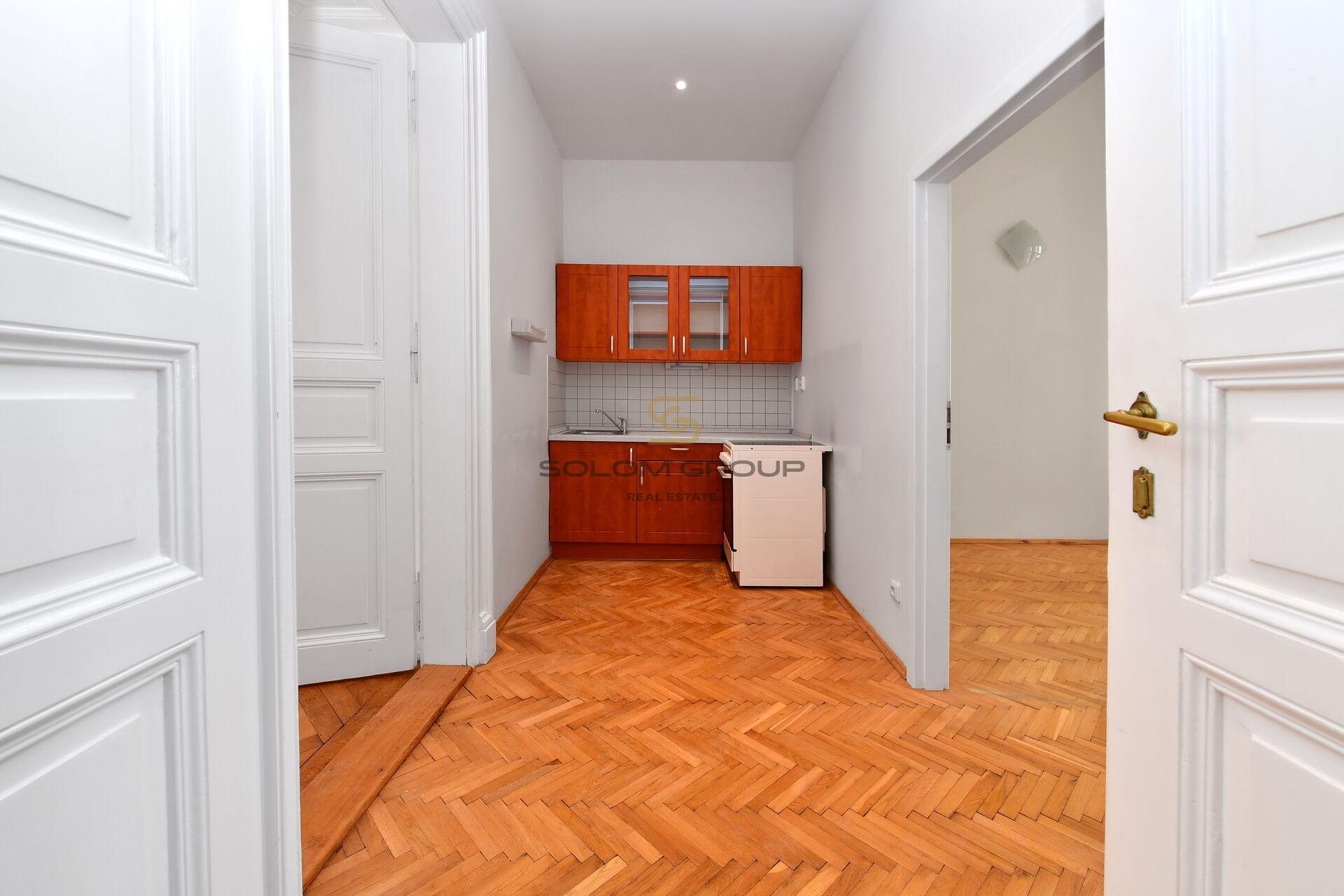Pronájem bytu 2+1, 55 m², 1. patro, cihlový dům, Smíchov