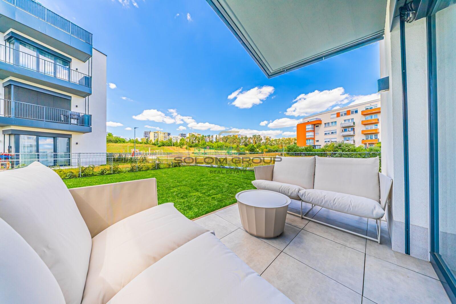 Bezbariérový byt 2+kk, OV, 60 m² se dvěma terasami a zahradou 130 m², GS - Arcus City, Stodůlky
