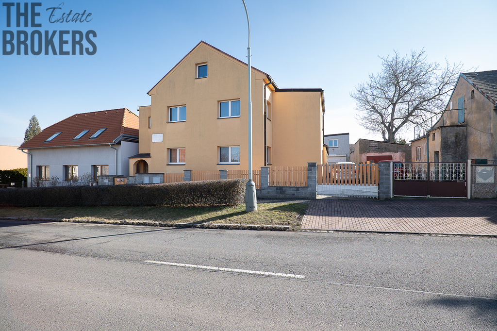 /Users/adelapohorela/Desktop/MOJE ZAKÁZKY/RD MIŠKOVICE-KOCHLIK/foto:video Miškovice/DJI_0141a.jpg