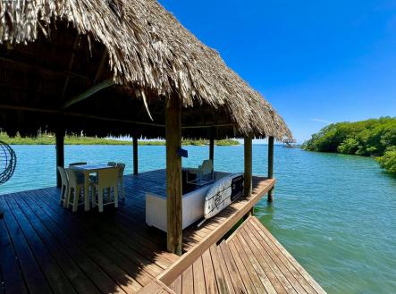 LUXURY 3BD & 3.5BT Home First Bight, Roatan