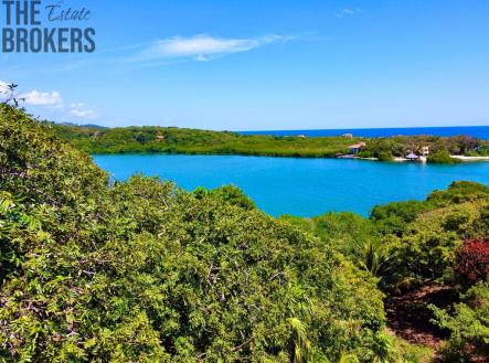 LUXURY 3BD & 3.5BT Home First Bight, Roatan