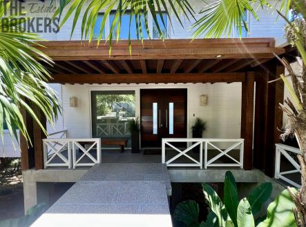 LUXURY 3BD & 3.5BT Home First Bight, Roatan