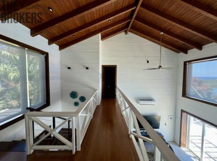 LUXURY 3BD & 3.5BT Home First Bight, Roatan