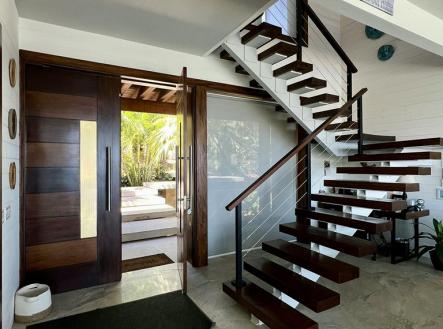 LUXURY 3BD & 3.5BT Home First Bight, Roatan