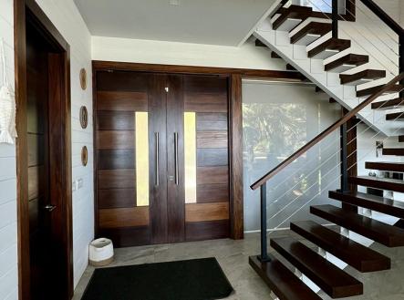 LUXURY 3BD & 3.5BT Home First Bight, Roatan