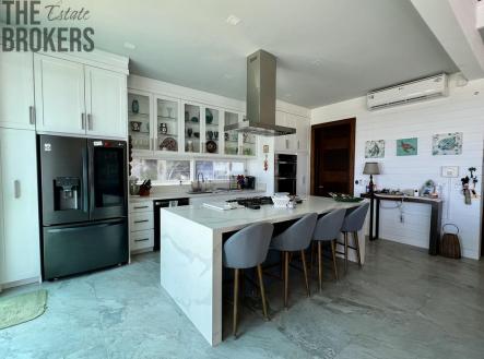 LUXURY 3BD & 3.5BT Home First Bight, Roatan