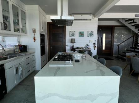 LUXURY 3BD & 3.5BT Home First Bight, Roatan