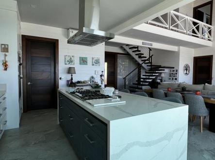 LUXURY 3BD & 3.5BT Home First Bight, Roatan