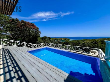 LUXURY 3BD & 3.5BT Home First Bight, Roatan