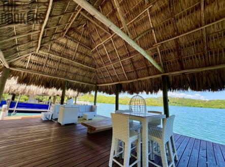 LUXURY 3BD & 3.5BT Home First Bight, Roatan