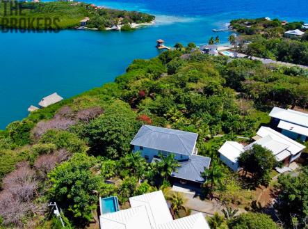 LUXURY 3BD & 3.5BT Home First Bight, Roatan