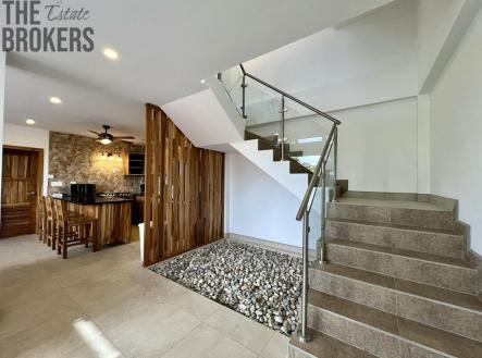 The Marina Home, 5BD & 4BT Jonesville Point, Roatan