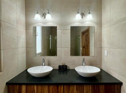 The Marina Home, 5BD & 4BT Jonesville Point, Roatan