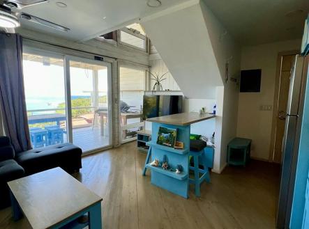 Blue House Czech Village, Roatan