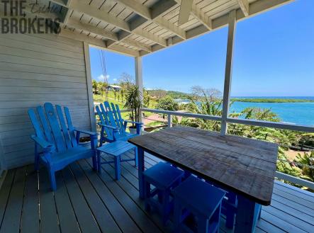 Blue House Czech Village, Roatan