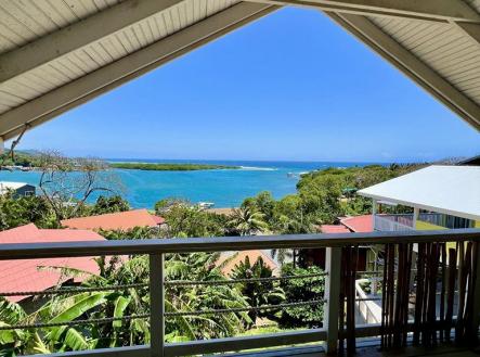 Blue House Czech Village, Roatan