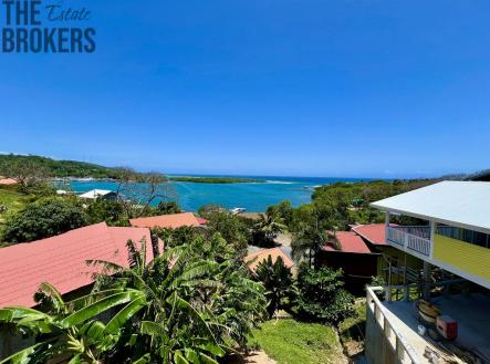 Blue House Czech Village, Roatan