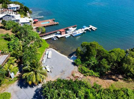 Blue House Czech Village, Roatan