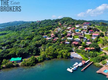Blue House Czech Village, Roatan