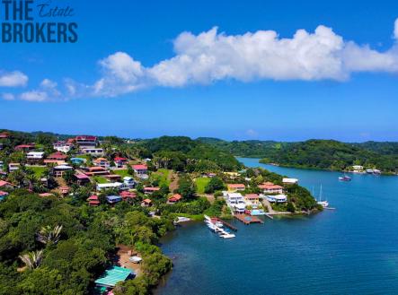 Blue House Czech Village, Roatan