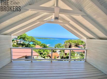 Blue House Czech Village, Roatan