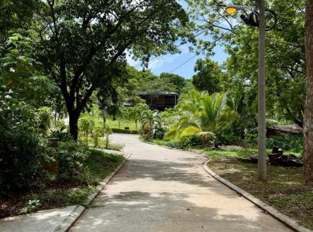 2BD&2BT Wooden Bungalow Diamond Hill Resort, Roatan