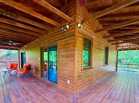 2BD&2BT Wooden Bungalow Diamond Hill Resort, Roatan