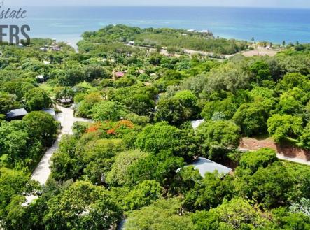 2BD&2BT Wooden Bungalow Diamond Hill Resort, Roatan