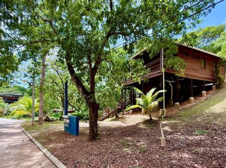 2BD&2BT Wooden Bungalow Diamond Hill Resort, Roatan