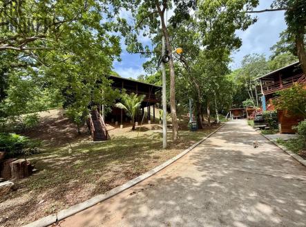 2BD&2BT Wooden Bungalow Diamond Hill Resort, Roatan