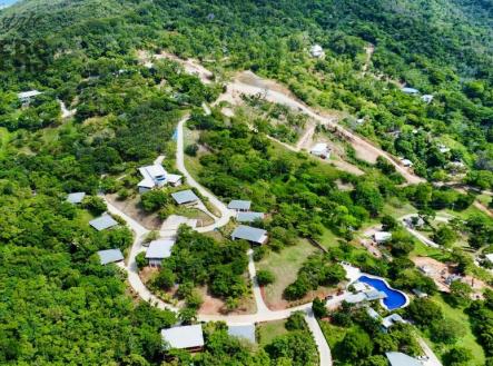 2BD&2BT Wooden Bungalow Diamond Hill Resort, Roatan